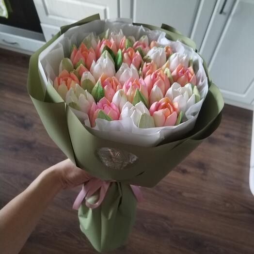 Букет тюльпанов из яблочного зефира. Белый/ персиковый