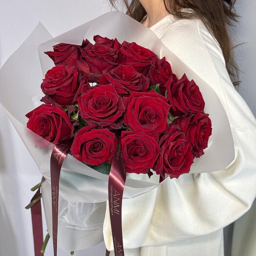 Bouquet of 15 scarlet roses