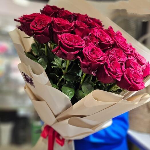 Роза сорта"Шангрила"