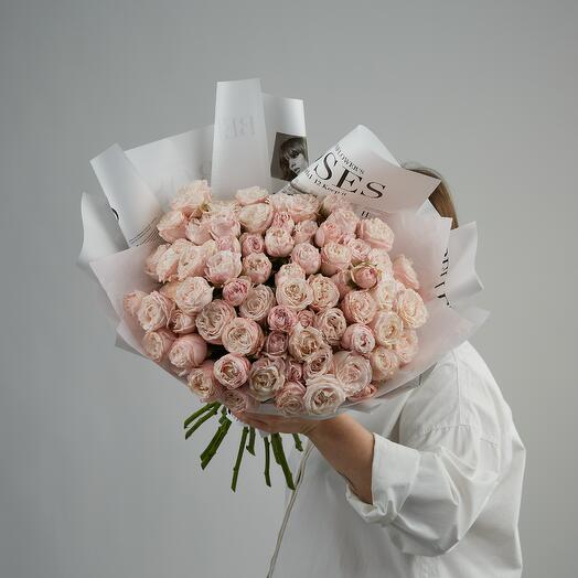 A bouquet of 15 bushy peony-shaped roses. ART 660