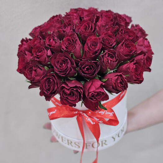 Elegant red round box bouquet