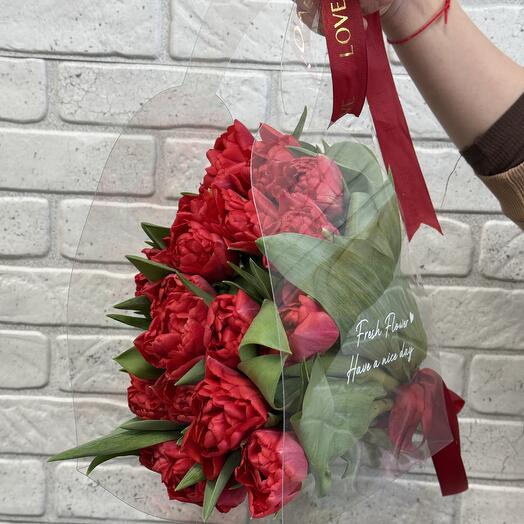 Пионовидные тюльпаны в переноске