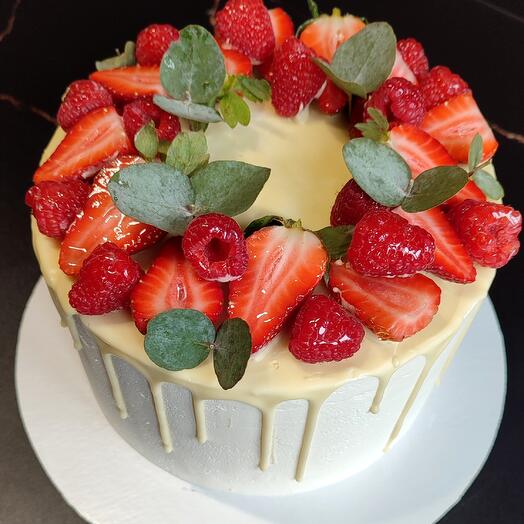 Pastel de leche chica con bayas
