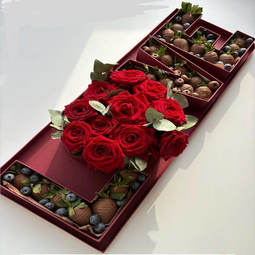 Клубника в шоколаде набор Love с розами