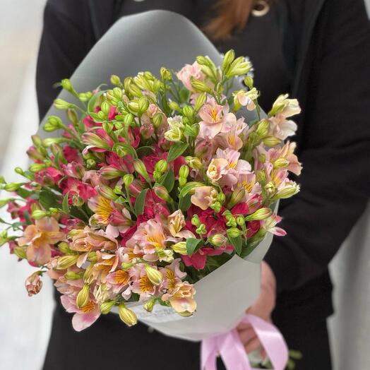 Bouquet of mixed alstroemeria