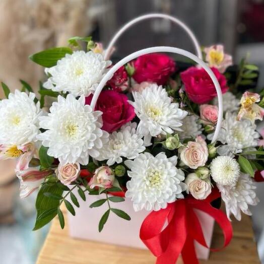 Композиция с цветами для подруги, мамы, коллеги , бабушки