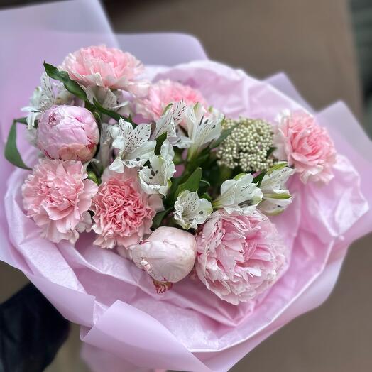 Ramo resistente con peonías y Dianthus