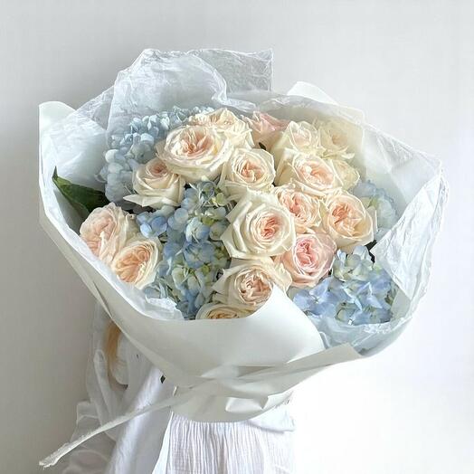 Ohara Dream – Blue Hydrangeas and Ohara Roses Bouquet