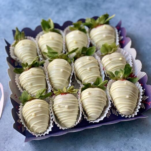 Клубника в белом шоколаде (9-12🍓)