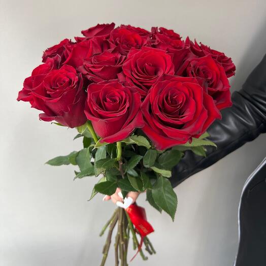 Красные розы 15 шт