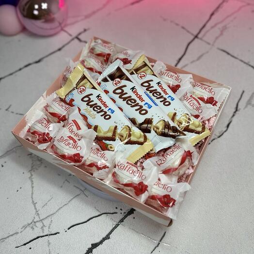 Большой Бокс с киндерами и раффаэлло "Буэно" с золотыми мазками