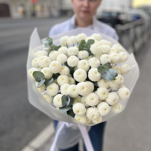 Букет из белых хризантем с эвкалиптом | купить СПб