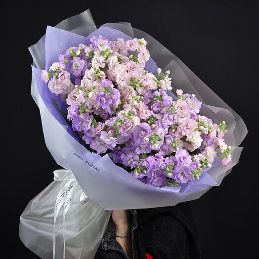 Монобукет "Karolina 💜" с ароматной матиоллой