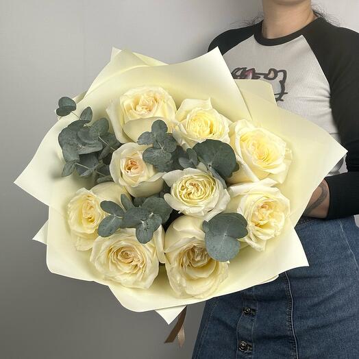 Peony-shaped Candylight roses with eucalyptus