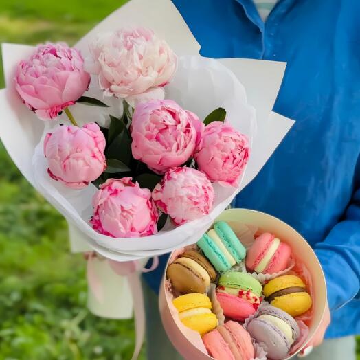 💜 Комбо-бокс Макаронс + Шикарные пионовидные розы от Fidelio