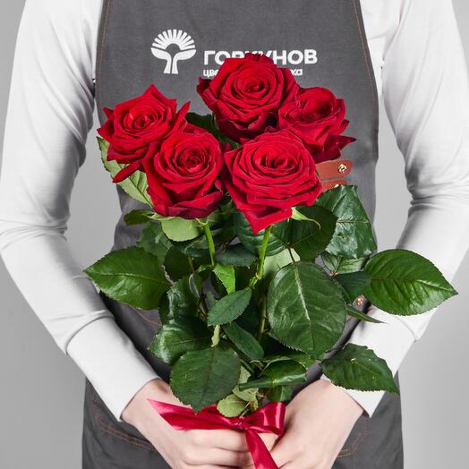 Букет из 5 красных роз Red Naomi "Алый жест" под ленту