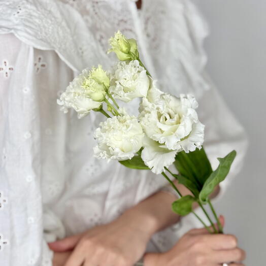 White Lisianthus Stem for Your Custom Bunch