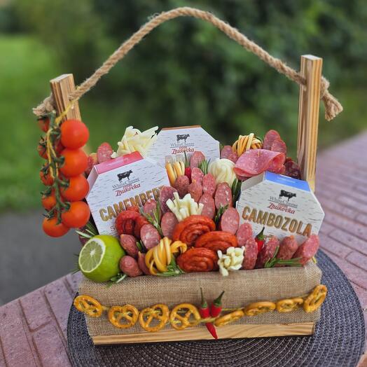 Ящик бокс с колбасами и сырами "Будет вкусно"