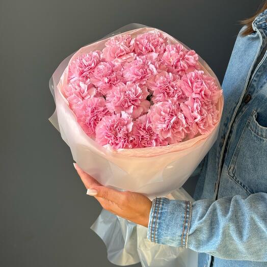 15 розовых гвоздик