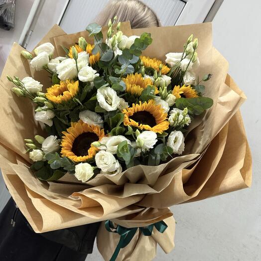 Микс букет с подсолнухом
