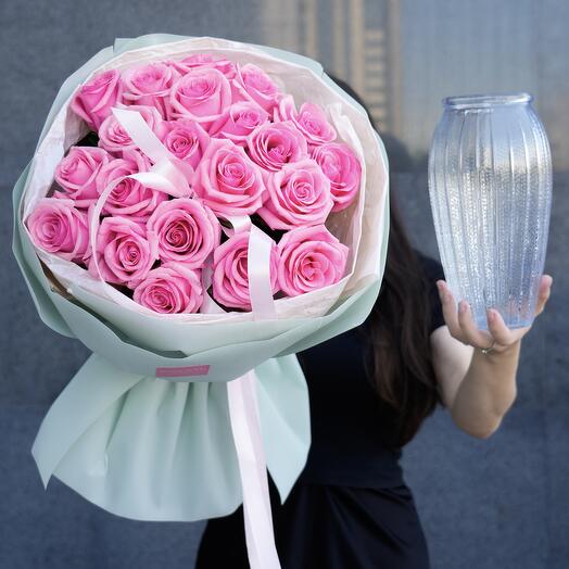 21 роза с вазой