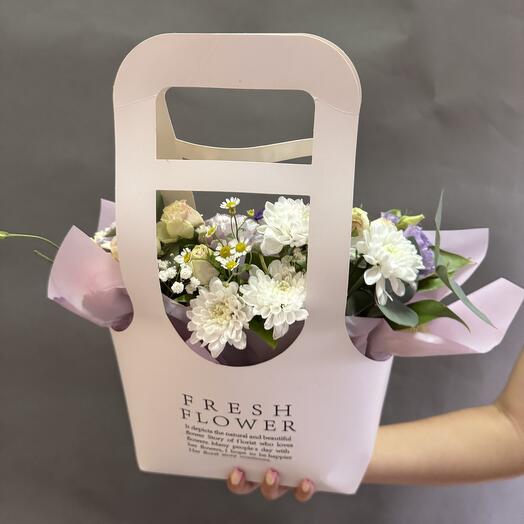 Цветы в белой fresh сумке