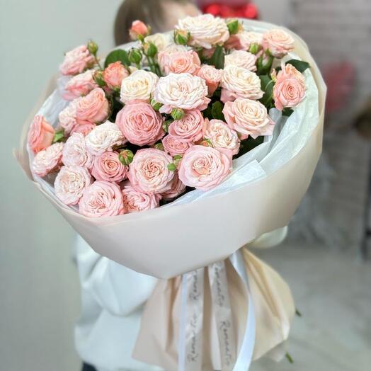 Прекрасный 💞 букет кустовых роз мадам бомбастик