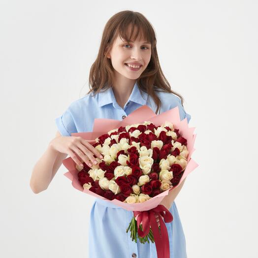 101 роза красно-белая Кения