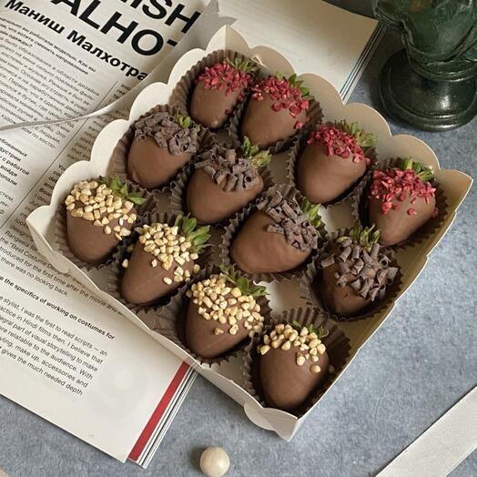 Клубника в молочном шоколаде Подарок на выпускной (9-12🍓)