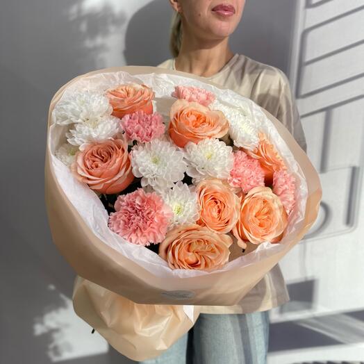 Букет с розами, хризантемами и диантусами