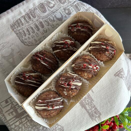 Пирожное картошка с ягодной начинкой