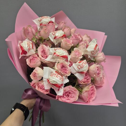 Сладкие кустовые розы, букет с конфетами 🍬
