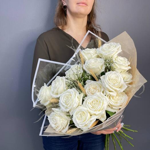 Букет белых пионовидных роз Плайя бланка