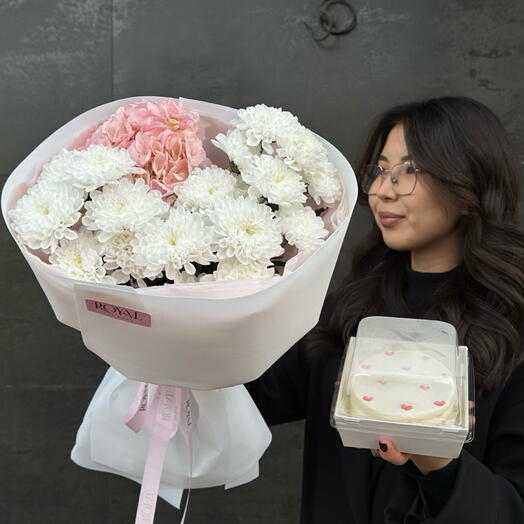 Композиция с хризантемами и гортензией