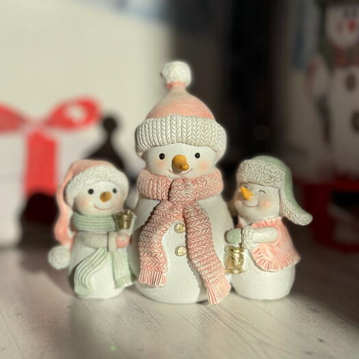 Семья снеговиков
