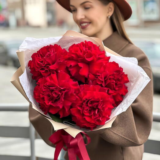 Букет французские ажурные красные розы 5 шт