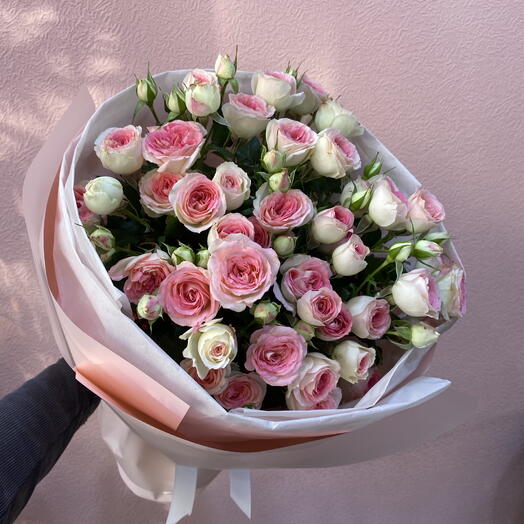 Букет из кустовых роз