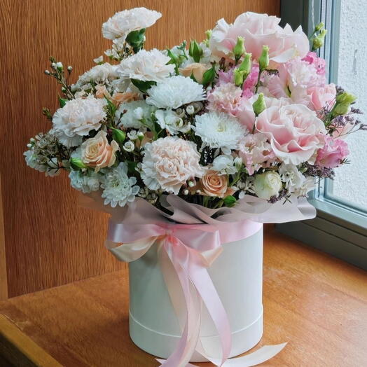 Кремово - пудровая коробочка с французскими розами