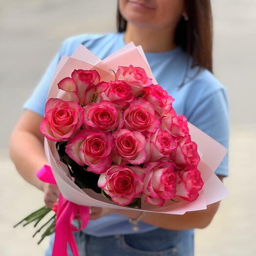 Букет из 15 розовых роз необычные двухцветные розы букет из розовых роз