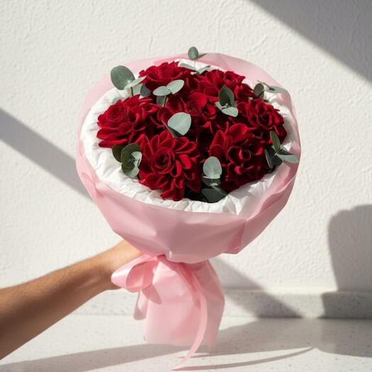 Monobuket 1 – 7 Qırmızı Gul ilə Zərif Romantik Kompozisiya