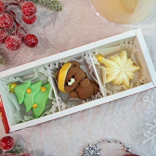 Новогодний подарочный набор из трех шоколадных конфет (номер 6)