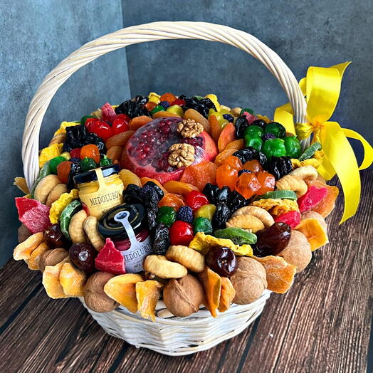 Корзина подарочная сухофрукты