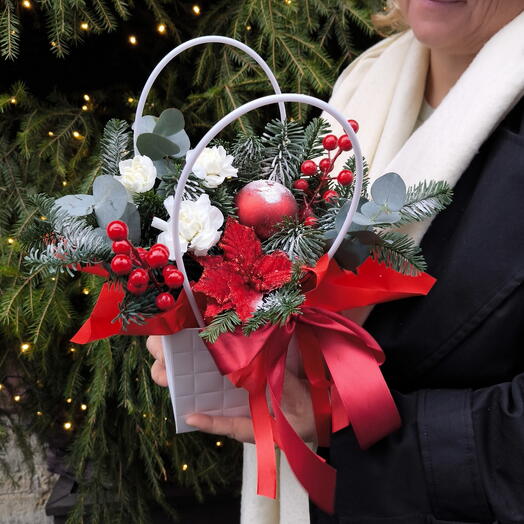 Композиция с нобилисом "Красный заснеженный цветок"