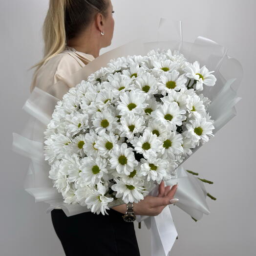 Монобукет с ромашками в дизайнерском оформлении 🤍 Камелия Flowers Shop