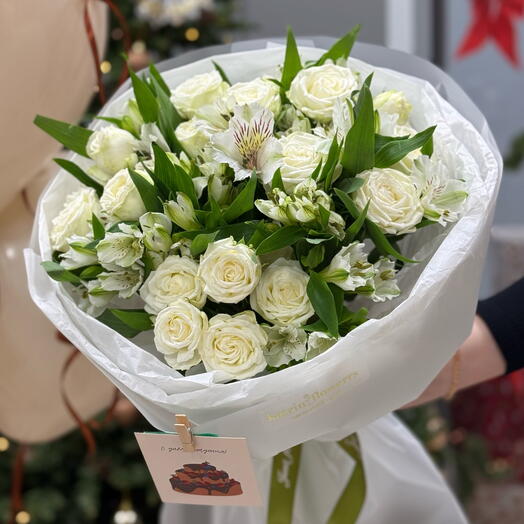 Букет с альстромерией и пион розой