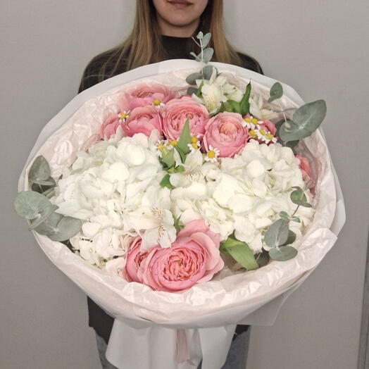 Авторский букет "Нежное воспоминание" Bloom Room: альстромерия, гортензия, роза, эвкалипт, танацетум