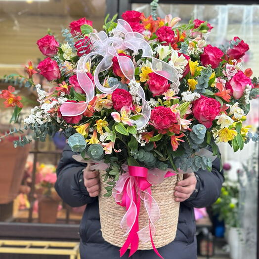 Кашпо с пионовидной розой и альстромерией🌺