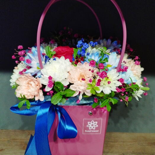 Композиция яркая в сумочке