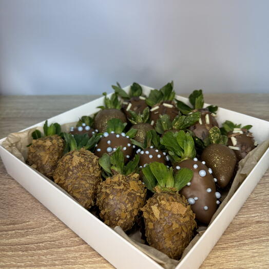 Набор клубники в шоколаде ягодный бархат