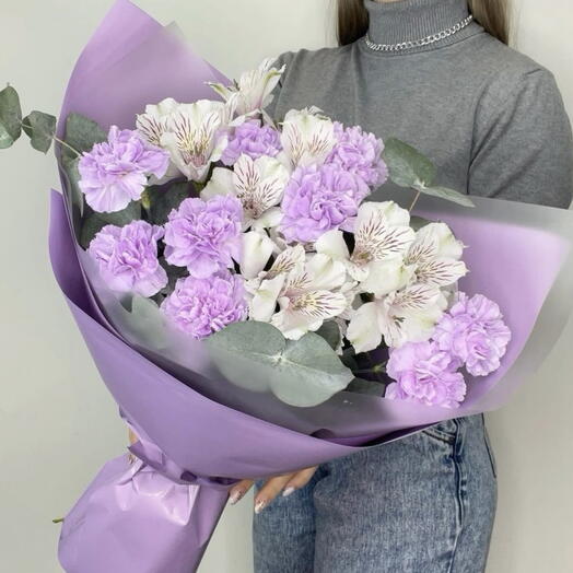 Сиреневые диантусы с альстромерией